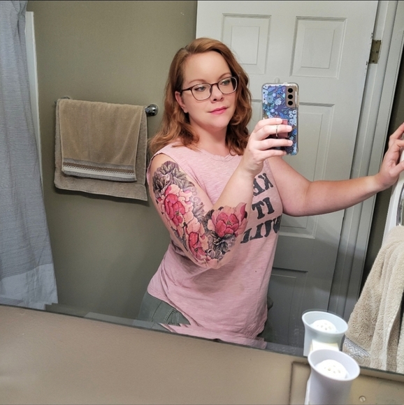 🌼Meet Posh Ambassador Ari🌼 - Picture 11 of 16